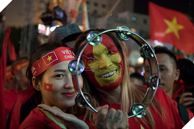 Sài Gòn không ngủ mừng tấm Huy chương Vàng SEA Games sau 60 năm chờ đợi 11