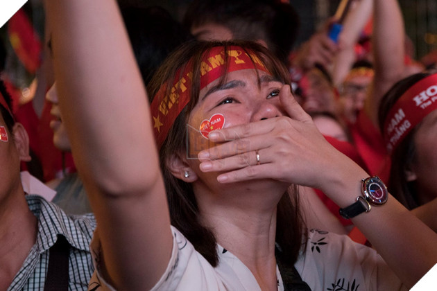 Sài Gòn không ngủ mừng tấm Huy chương Vàng SEA Games sau 60 năm chờ đợi 10