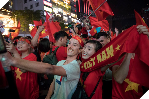 Sài Gòn không ngủ mừng tấm Huy chương Vàng SEA Games sau 60 năm chờ đợi 12