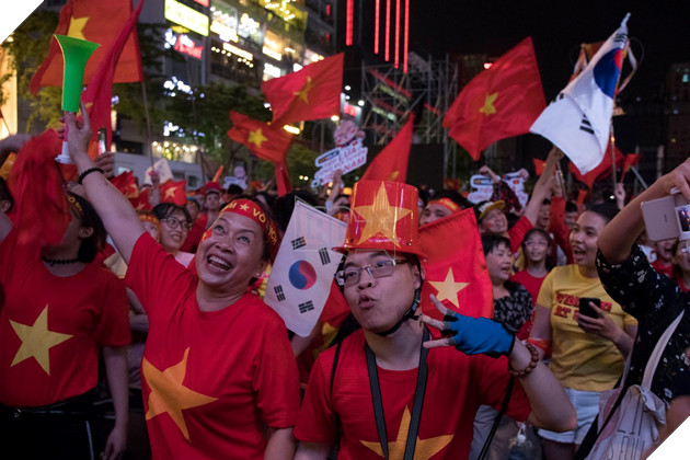 Sài Gòn không ngủ mừng tấm Huy chương Vàng SEA Games sau 60 năm chờ đợi 14