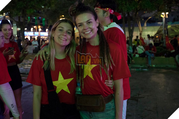 Sài Gòn không ngủ mừng tấm Huy chương Vàng SEA Games sau 60 năm chờ đợi 15