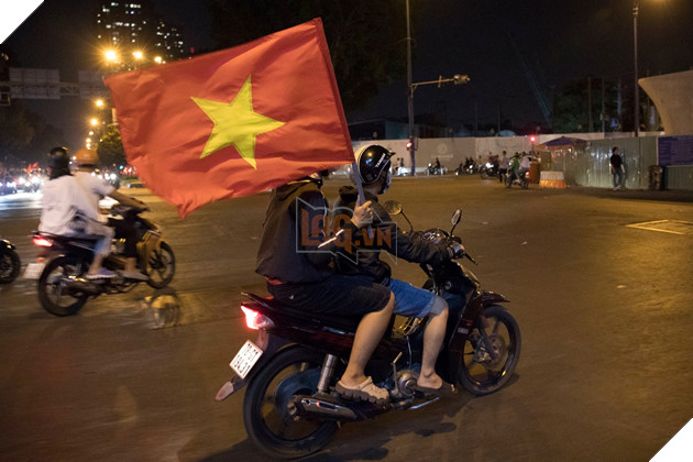 Sài Gòn không ngủ mừng tấm Huy chương Vàng SEA Games sau 60 năm chờ đợi 19