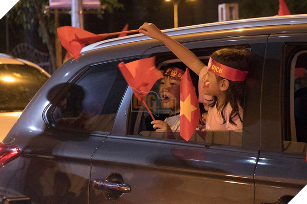 Sài Gòn không ngủ mừng tấm Huy chương Vàng SEA Games sau 60 năm chờ đợi 21