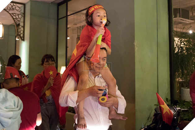 Sài Gòn không ngủ mừng tấm Huy chương Vàng SEA Games sau 60 năm chờ đợi 22