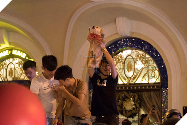 Sài Gòn không ngủ mừng tấm Huy chương Vàng SEA Games sau 60 năm chờ đợi 30