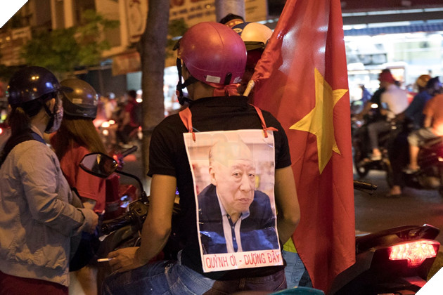 Sài Gòn không ngủ mừng tấm Huy chương Vàng SEA Games sau 60 năm chờ đợi 37