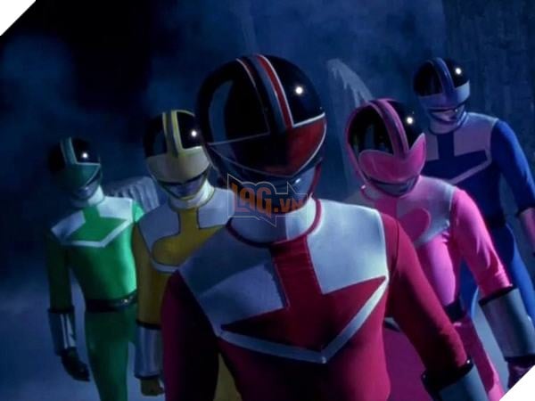 Thương hiệu Power Rangers tiếp tục tái khởi động, với bối cảnh thập niên 90 3