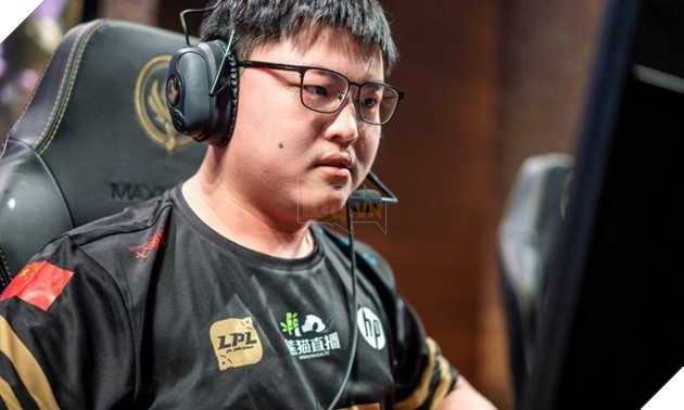 LMHT: Mlxg hé lộ JackeyLove sẽ về với RNG vì chấn thương của Uzi trở nên quá nặng 2