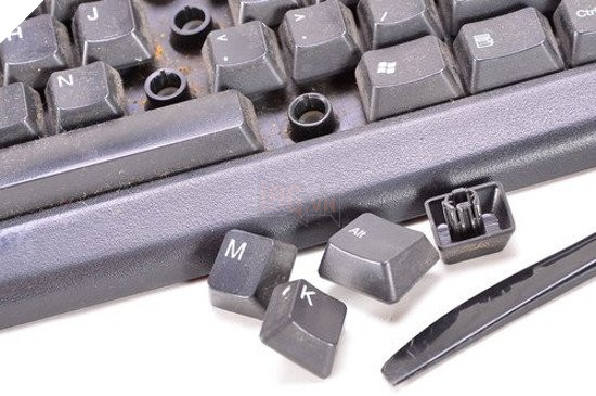 Hướng dẫn game thủ cách vệ sinh gaming gear đúng cách để đón Tết