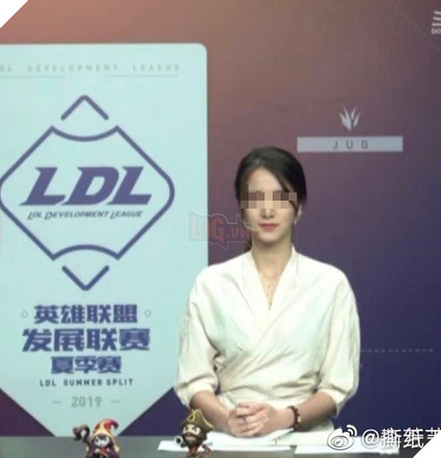 Lý Phương Nghệ Luy là nữ MC xinh đẹp trong các giải game Liên Minh Huyền Thoại Trung Quốc