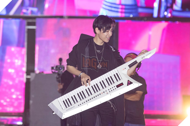 Loạt ảnh K-ICM cuồng nhiệt trên sân khấu Đại hội 360mobi hậu scandal với Jack J97 