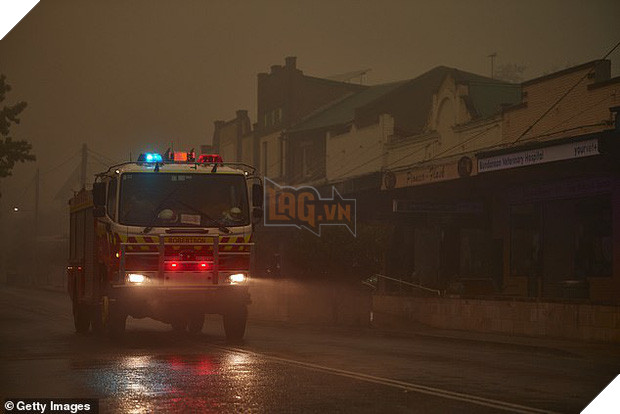 Ơn trời mưa rồi! Trận mưa lớn cứu tinh cho đại thảm họa đã xuất hiện, nhiệt độ giảm làm dịu cơn bão lửa tại Úc - Ảnh 4.