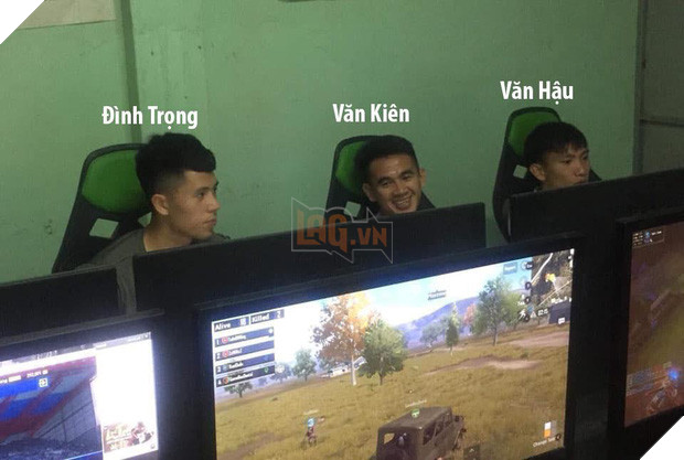 Cầu thủ U23 Việt Nam, không chỉ đá bóng hay mà còn rất chăm ra quán net quẩy tí game cực đỉnh - Ảnh 1.
