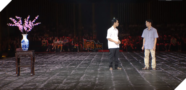  
Màn biểu diễn live "cà khịa" của 1977 Vlog