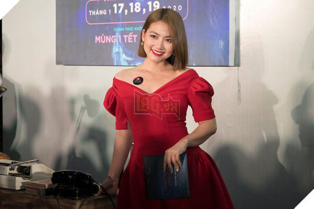 Lan Ngọc, Hari Won đọ sắc cùng chính cung Thu Trang và Tuesday Bảo Thanh trên thảm đỏ họp báo Đôi mắt âm dương 22