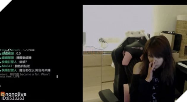 Quên bật phần mềm, nữ streamer gợi cảm lộ nhan sắc thật, lại còn hồn nhiên ăn gỉ mũi làm hết hồn fan hâm mộ - Ảnh 5.