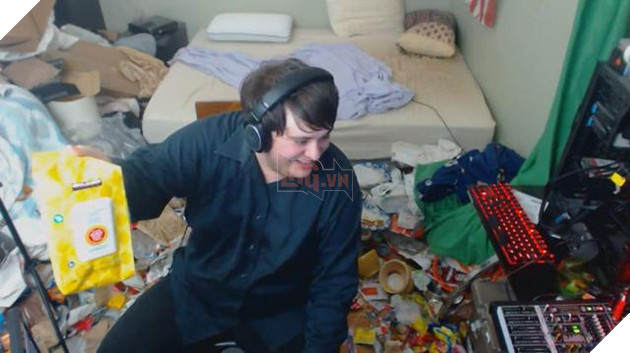 Kết quả hình ảnh cho Chàng trai vàng trong làng ở bẩn dọn phòng sau 14 năm sống chung với rác