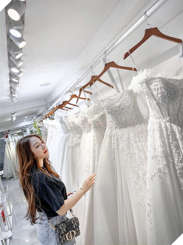 Nóng: Streamer quốc dân Kiều Anh Hera bất ngờ khoe ảnh mặc váy cưới, nàng sắp lên xe hoa? - Ảnh 1.