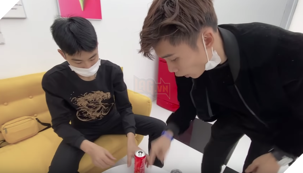 Lại thêm một Youtuber 2 triệu subs dàn dựng bị sốt và ho khan công phu để câu view từ dịch virus Corona, dân tình kêu gọi tẩy chay - Ảnh 2.