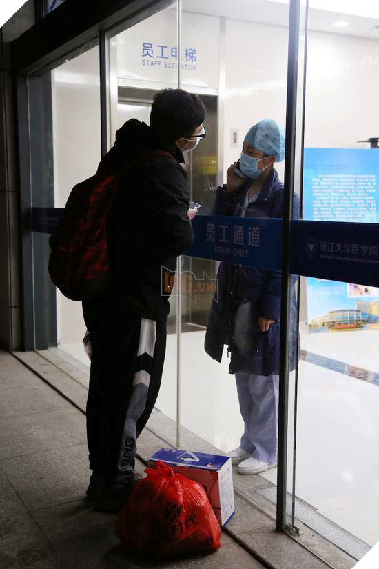 Những câu chuyện đẹp tại tâm dịch Vũ Hán khiến thế giới rơi lệ 3