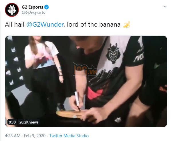 Chơi Soraka đường trên quá hay, G2 Wunder được fan xin chữ ký lên chuối và gọi là Thần Chuối - Ảnh 2.
