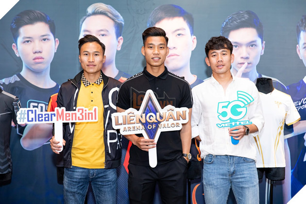 Người hùng U23 Văn Thanh góp mặt cùng đồng đội tại họp báo công bố giải đấu Liên Quân Mobile 4