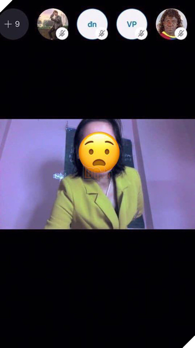 Có lẽ cô giáo này cũng chỉ còn biết im lặng