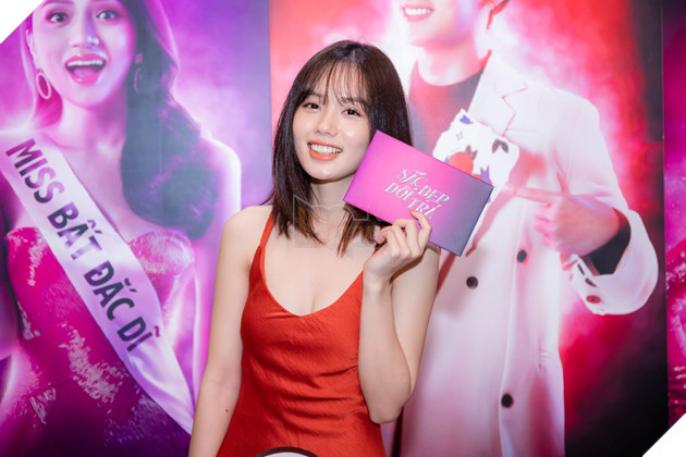 Hương Giang đọ sắc cùng tiểu tam từ MV đến họp báo công chiếu Sắc đẹp dối trá 8