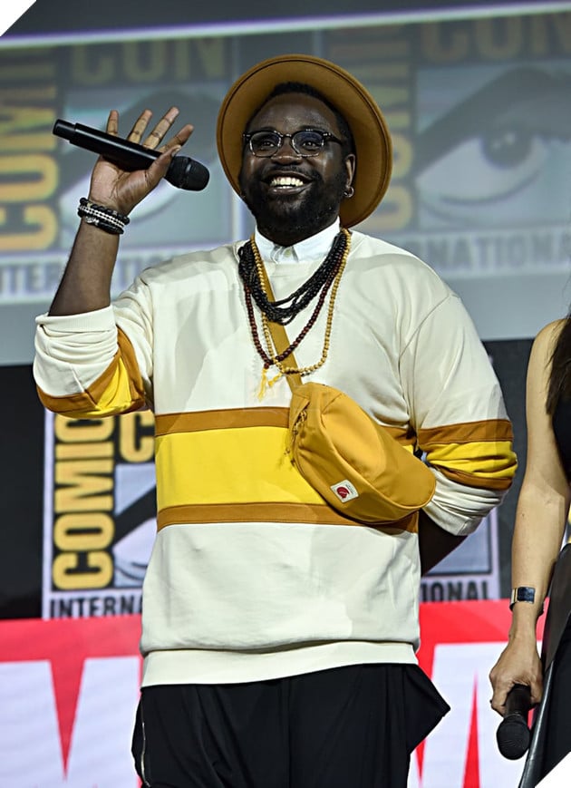 Nam diễn viên Eternals hé lộ về những cảnh quay đồng tính nam lần đầu tiên xuất hiện trong một bom tấn siêu anh hùng 4