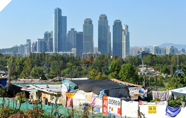 Bàng hoàng với khung cảnh khu phố ổ chuột trong Parasite ngoài đời thực 13