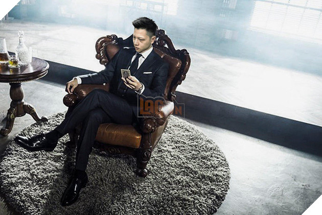 LMHT: Thấy Bomman ăn mặc xuề xòa, người hâm mộ ghép mặt anh vào áo vest chỉnh tề để hợp với Minh Nghi hơn 6