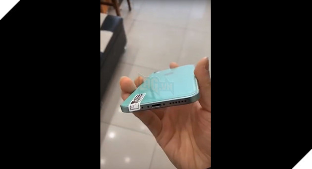 Video trên tay iPhone SE 2 bị rò rỉ với thiết kế màu xanh ngọc cùng nút Home cơ bản  2