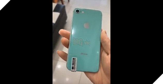 Video trên tay iPhone SE 2 bị rò rỉ với thiết kế màu xanh ngọc cùng nút Home cơ bản 