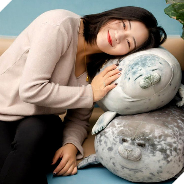 Chiếc gối ôm thương hiệu hải cẩu béo ú này đang làm mưa làm gió trên Internet vì độ mập mạp và dễ cưng của mình - Ảnh 2.