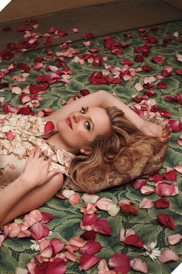 Nhan sắc đời thực của nữ chính The Invisible Man khiến ai cũng bất ngờ 6