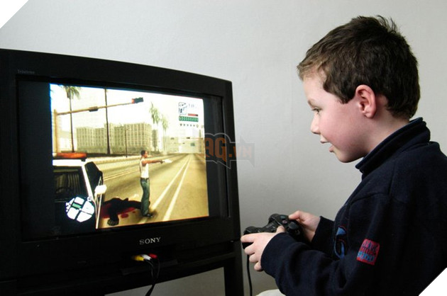 Một game thủ 11 tuổi ở Anh nghiện GTA đến nỗi, tự lái một chiếc xe thật