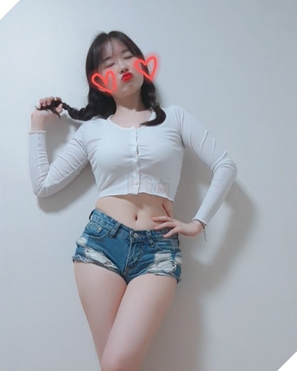 Nữ streamer Hàn gây bỏng mắt người xem, chỉ vài điệu lắc lư  8