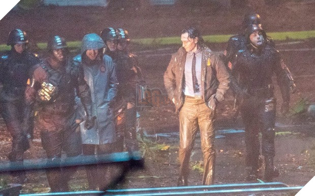 Hậu trường Loki: Loạt ảnh leak hé lộ phiên bản nữ của thánh lừa lọc nhà Marvel 4