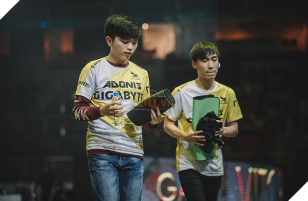 LMHT: Tinikun khiến fan xôn xao khi đăng tải hình ảnh Optimus kí hợp đồng với GAM Esports 3