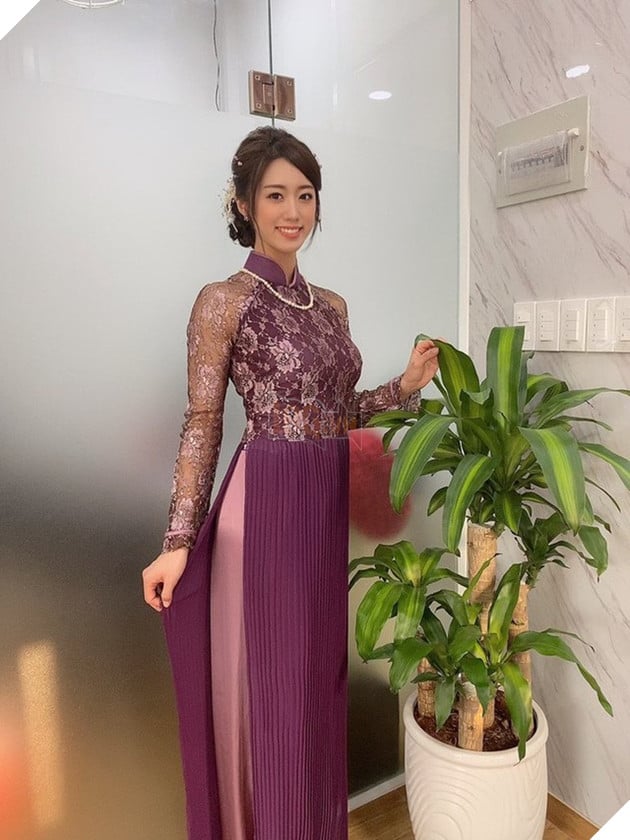 Mỹ nhân 18+ Nhật Bản bất ngờ tới Việt Nam, khoe nhan sắc trong tà áo dài, fan rần rần khen ngợi nhan sắc - Ảnh 2.