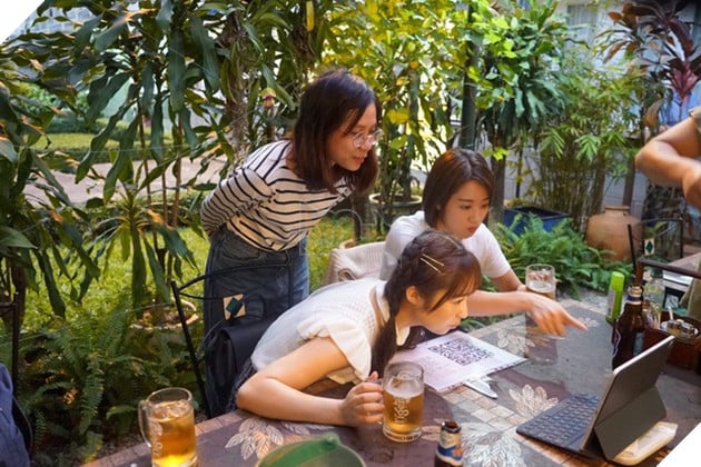 Mỹ nhân 18+ Nhật Bản bất ngờ tới Việt Nam, khoe nhan sắc trong tà áo dài, fan rần rần khen ngợi nhan sắc - Ảnh 8.