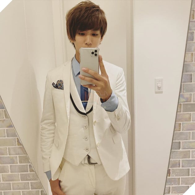 Thử thách làm bài thi khi xung quanh toàn hot girl mặc bikini, anh chàng khiến cộng đồng mạng lác mắt - Ảnh 1.