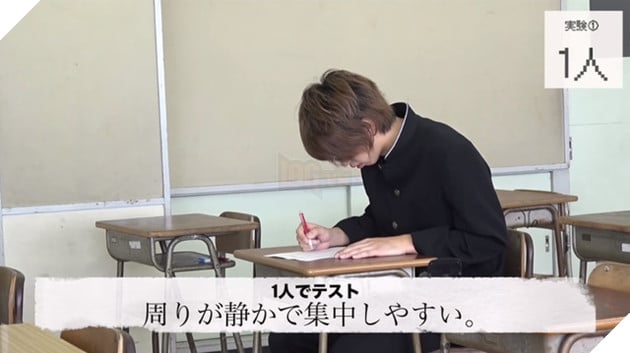 Thử thách làm bài thi khi xung quanh toàn hot girl mặc bikini, anh chàng khiến cộng đồng mạng lác mắt - Ảnh 2.