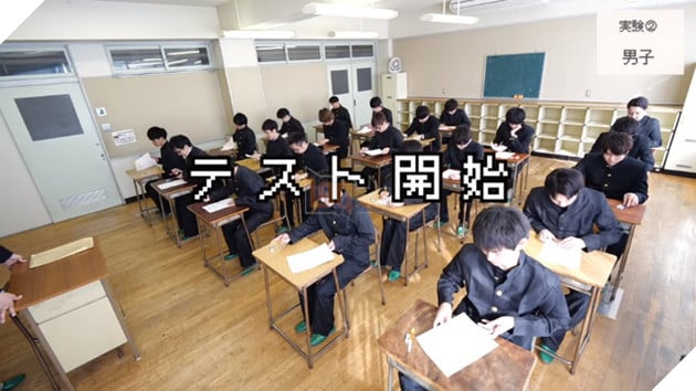 Thử thách làm bài thi khi xung quanh toàn hot girl mặc bikini, anh chàng khiến cộng đồng mạng lác mắt - Ảnh 3.