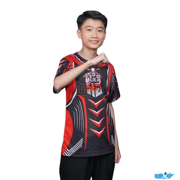 Hình ảnh MaMixi điển trai trong màu áo thi đấu