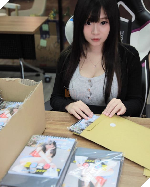 Chiêu trò như cô nàng streamer, mặt xinh dáng đẹp nhưng vẫn selfie kín mít khoe sự gợi cảm để nổi tiếng - Ảnh 5.