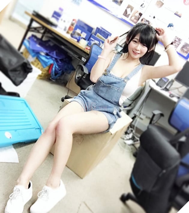 Chiêu trò như cô nàng streamer, mặt xinh dáng đẹp nhưng vẫn selfie kín mít khoe sự gợi cảm để nổi tiếng - Ảnh 8.