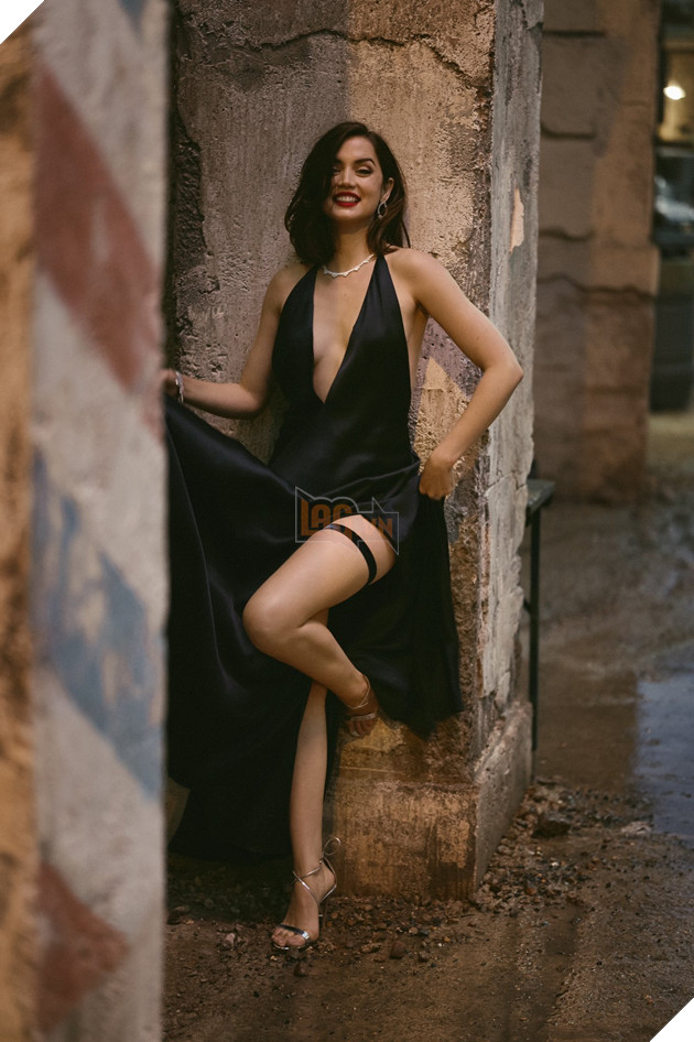 Ngắm loạt ảnh nóng bỏng của Bondgirl mới được ví như quả bom sex đương đại 10