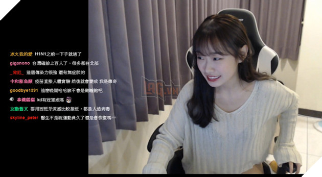 Thấy lượng người xem sụt giảm, cô nàng streamer mặc áo mỏng tang, nhìn xuyên thấu lên sóng nhưng lại ăn cả rổ gạch đá từ dân mạng - Ảnh 1.