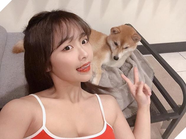 Thấy lượng người xem sụt giảm, cô nàng streamer mặc áo mỏng tang, nhìn xuyên thấu lên sóng nhưng lại ăn cả rổ gạch đá từ dân mạng - Ảnh 4.